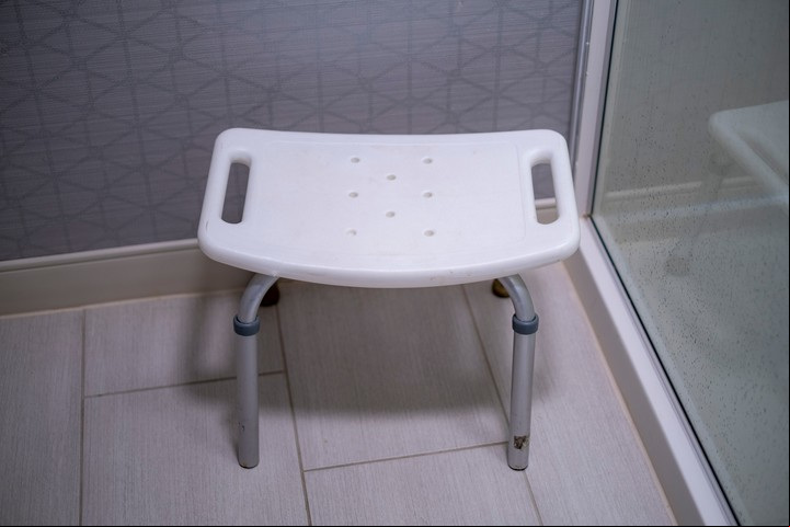 Asiento de ducha. Foto Shutterstock.