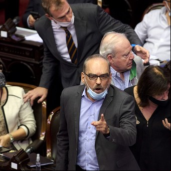 Fernando Iglesias: "Florencia Peña me demanda por $ 3 millones cuando es ella misma la que se daña el honor"