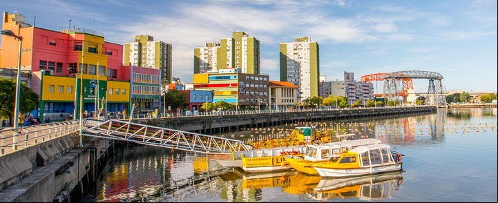 Caminito es uno de los paseos más emblemáticos de la ciudad y de los atractivos imperdibles para quienes lo visitan. Foto: GCBA.