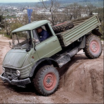 El imparable Unimog: hace 75 años aparecía la "herramienta universal motorizada"