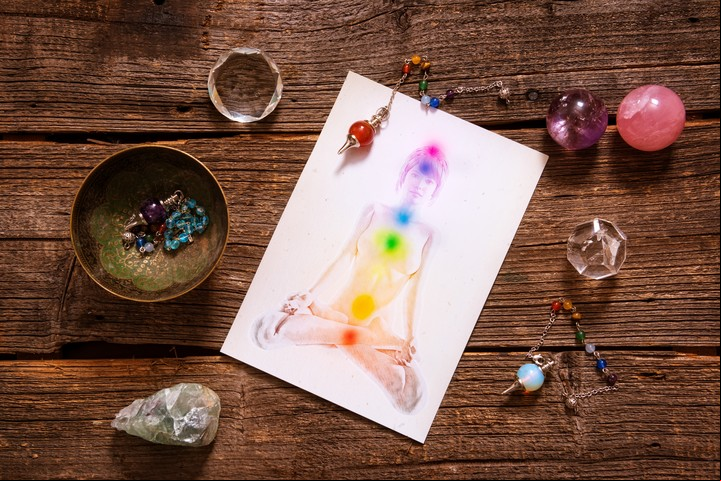 Es bueno contar con gemas en estado natural, en bruto, como drusas (conjunto de cristales) que se venden en ferias locales y negocios. Foto: ilustración Shutterstock.