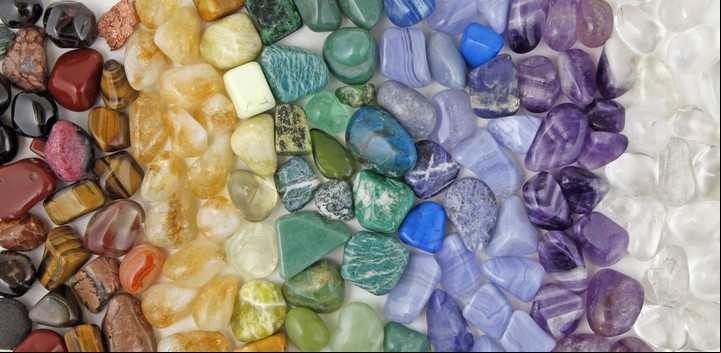 Los cristales se utilizan para acompañar meditaciones, regresiones o tratamientos energéticos con reiki. Foto: ilustración Shutterstock.