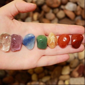 Gemoterapia: qué propiedades tienen los cristales, según su color