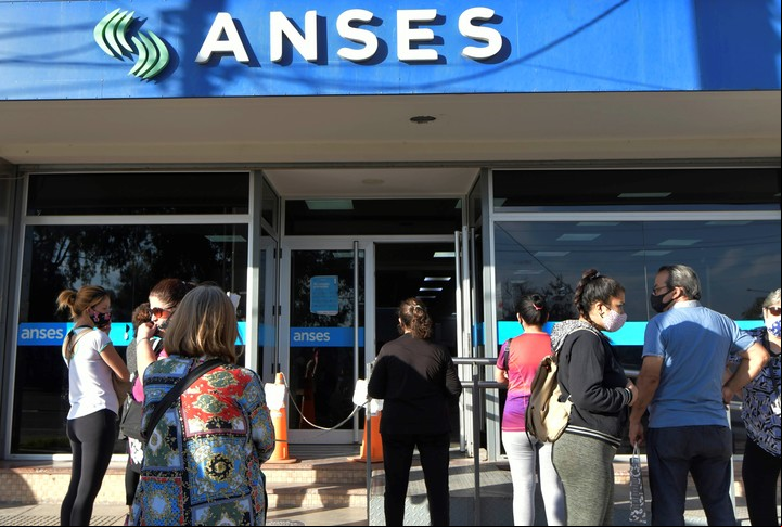 ANSES establece límites de lo que puede cobrar una persona por fondo de desempleo. Foto: Orlando Pelichotti