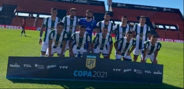 El homenaje de los jugadores de Sarmiento de Junín al ministro Mario Meoni