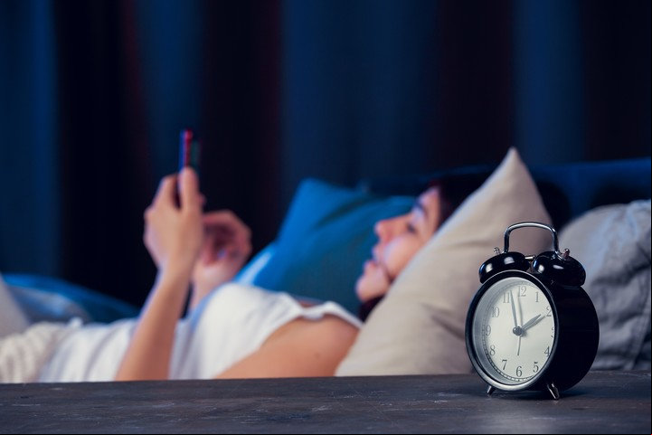 El uso de pantallas en la cama está contraindicado. Foto ilutstrativa Shutterstock.