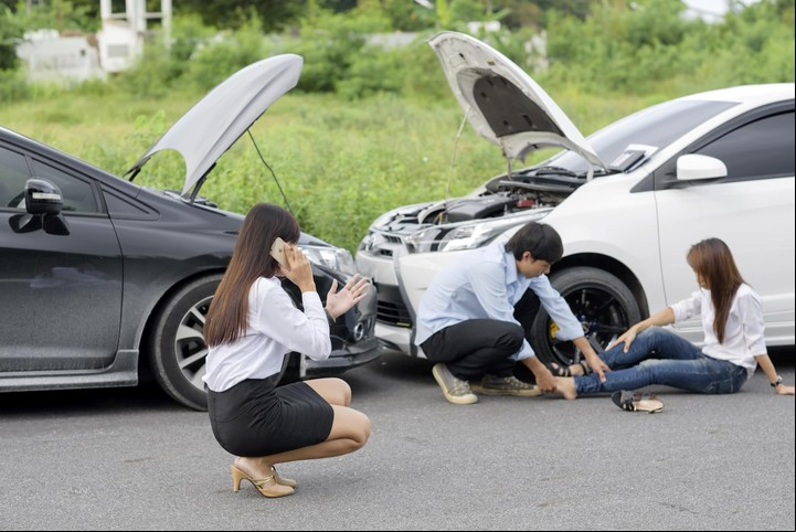 Es importante no abandonar el lugar del accidente y llamar al servicio de emergencia en caso de que haya heridos.