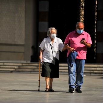 En abril siguió cayendo el gasto del Gobierno en jubilaciones y programas sociales