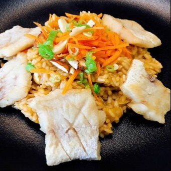 Risotto con pescado frito
