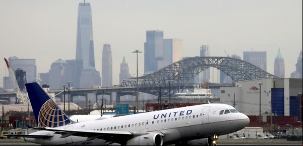 United Airlines sortea un año de vuelos gratis entre viajeros vacunados