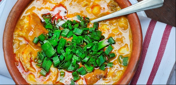 El mapa del locro porteño: 10 barrios con buenos restaurantes y bodegones para comer o pedir para llevar