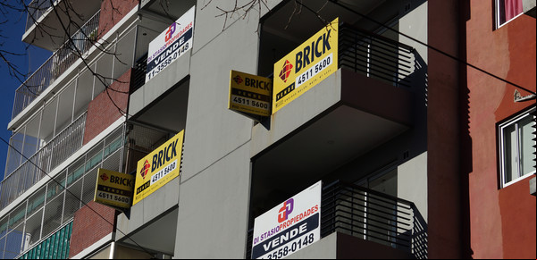 Alquiler y venta en CABA: cuál es el barrio más buscado y cuánto piden por un 2 ambientes