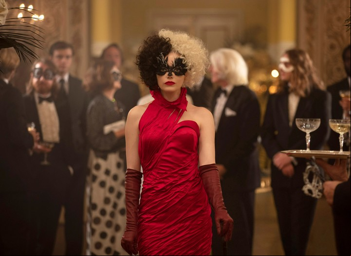 Emma Stone en "Cruella". AP