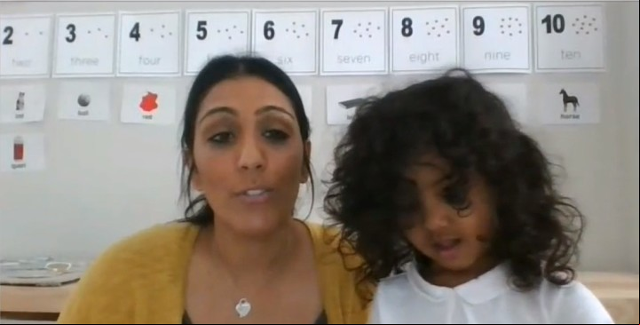 Kashe Quest con su madre. Sukhjit Athwal.