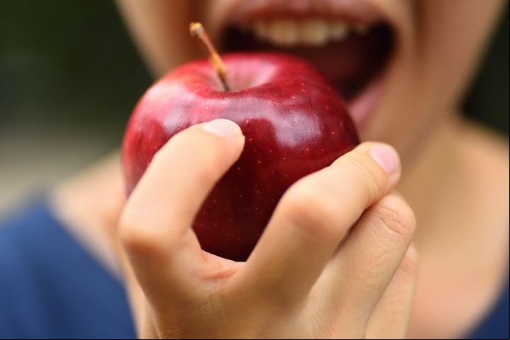 Una buena alimentación contribuye a mantener un peso saludable. Foto Shutterstock.