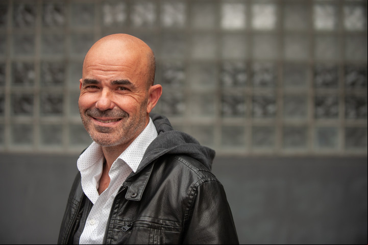 Profesor Sacheri. El escritor da clases en un secundario. Foto Fernando de la Orden