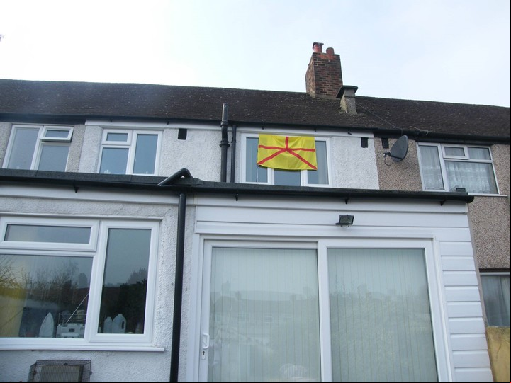 Austenasia: la bandera flamea en la Residencia Imperial de los Austen. Foto: austenasia.webs.com