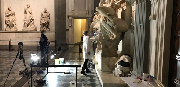 Después de 8 años de trabajo y con bacterias hambrientas, limpiaron una obra maestra de Miguel Ángel