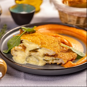 Milanesa de llama rellena con queso