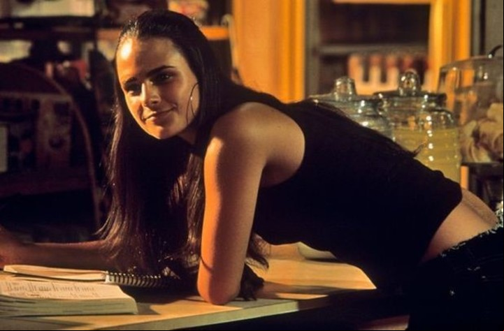Jordana Brewster en la primera entrega de Rápidos y Furiosos (2001)