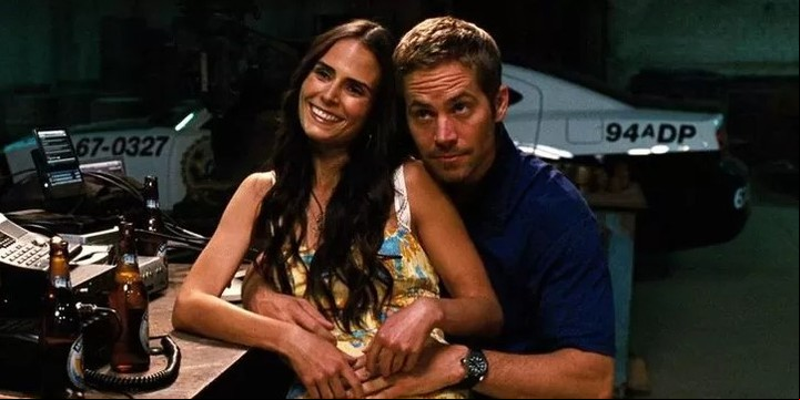 Jordana Brewster junto a Paul Walker, pareja en la ficción.