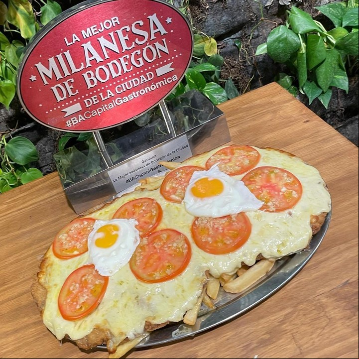 La mejor milanesa de la Ciudad es la del Antojo.