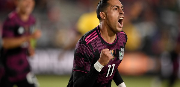 Rogelio Funes Mori metió un gol y hasta cantó el himno para un estreno inolvidable con la selección de México