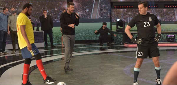 Dibu Martínez y Papu Gómez en versión ShowMatch