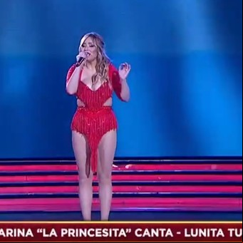 Karina La Princesita celebró el Día de la Independencia cantando a capela en ShowMatch