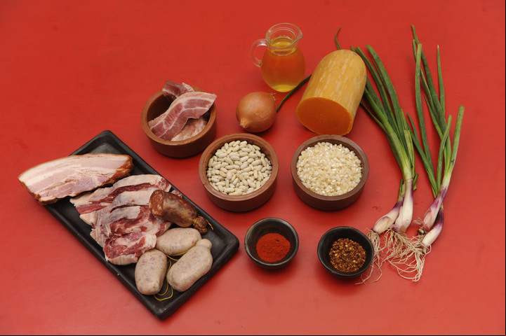 Ingredientes básicos para hacer locro.
Foto: Fernando de la Orden.