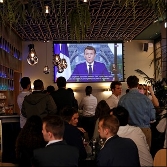 Coronavirus en Francia: Emmanuel Macron impone un pasaporte sanitario para restaurantes, lugares cerrados y viajes