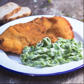 Bodegón moderno: milanesas con spaghetti, croquetas y pollo al spiedo con nueva impronta