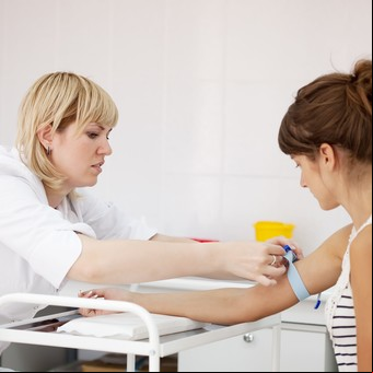 Día de la mujer: problemas de salud, cuidados y estudios en cada etapa de la vida