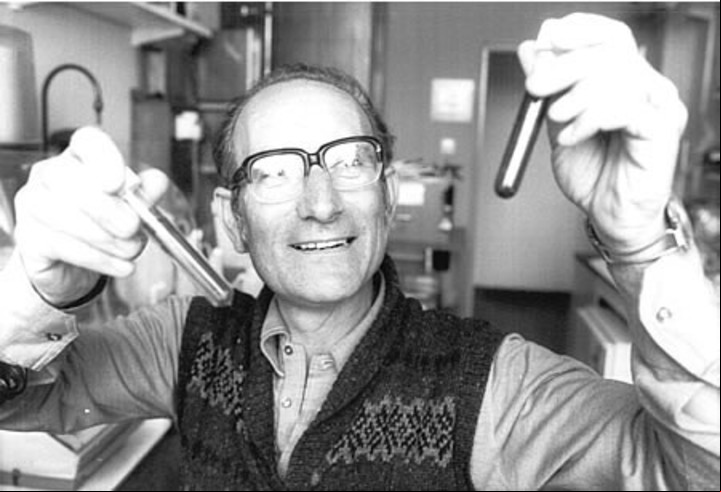 Cesar Milstein fue galardonado con el Premio Nobel de Medicina por sus trabajos sobre inmunología y anticuerpos monoclonales.
