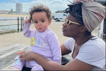 "Dejen de preguntarme si mi bebé es mía solo porque soy negra y ella es blanca"