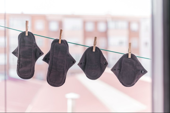 Las toallitas reutilizables, ideales para acompañar el sangrado libre. Foto Shutterstock.
