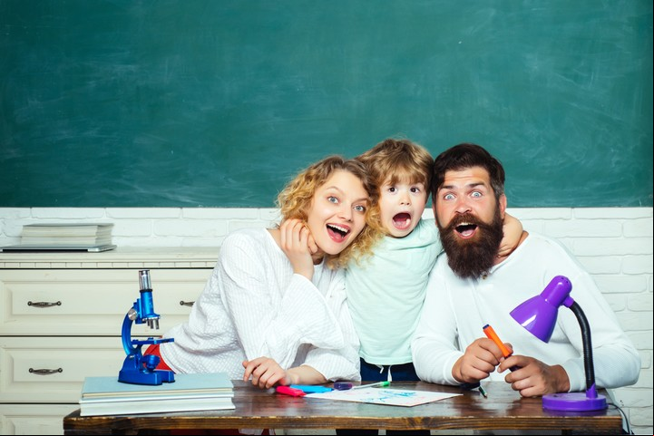 La “simetría del niño con el adulto” es cambio en las características de la primera identificación de los hijos con sus padres. Foto: ilustración Shutterstock.