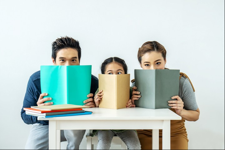 "Los niños siempre aprendieron imitando y lo siguen haciendo, pero hoy es mucho más intenso y masivo", dice Messing. Foto: ilustración Shutterstock.