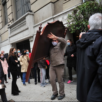 El hotel Plaza puso a la venta su vajilla, platería y mobiliario y revolucionó al barrio de Retiro