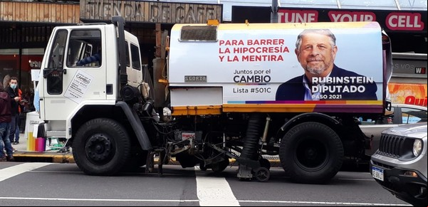 Adolfo Rubinstein recorre la Ciudad con un camión de campaña para "barrer la hipocresía y la mentira"