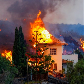 Volcán en Canarias: ríos de lava arrasan casas en La Palma