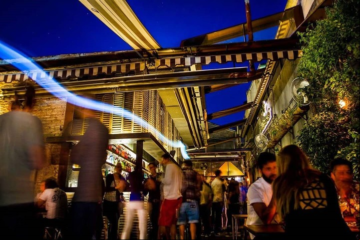 Festival bar, al aire libre, en pleno Palermo Soho.