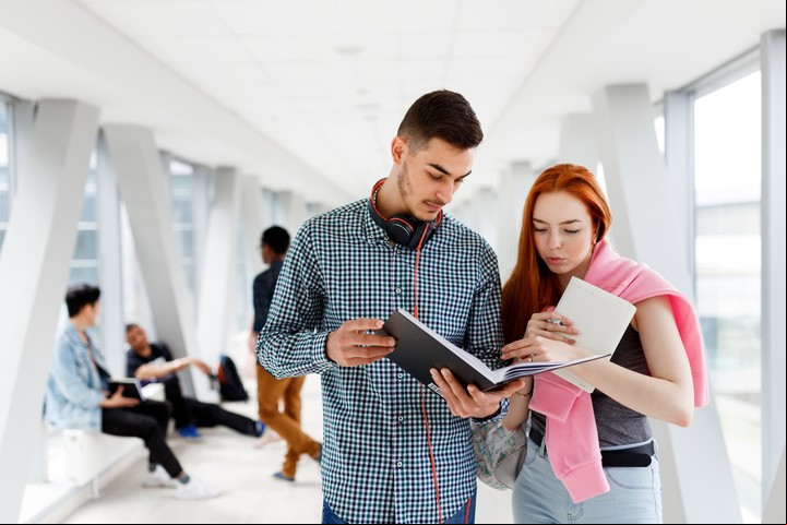 Habilidades, aptitudes, gustos, intereses y motivaciones, parte del combo a analizar antes de la inscripción. Foto ilustración Shutterstock.
