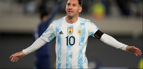 Un jueves con fútbol a toda hora para seguir por TV: definición en Europa, clásicos históricos y Messi en Paraguay