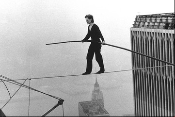La increíble historia del hombre que caminó a 500 metros de altura entre las Torres Gemelas