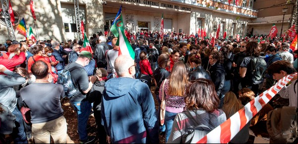 Noche de caos en Italia: exigen prohibir a los grupos fascistas que se oponen a las medidas contra el Covid