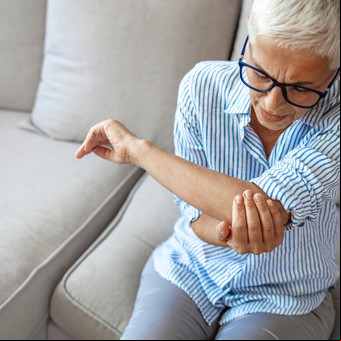 Artritis reumatoidea: ejercicios recomendados, 4 consejos para tolerarlos mejor y su efecto sobre el dolor