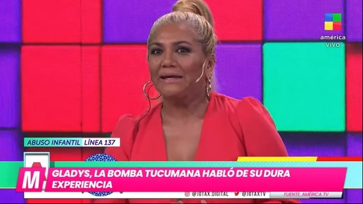 Gladys la Bomba Tucumana en "A la tarde", el programa que conduce Karina Mazzocco por América. Captura de TV