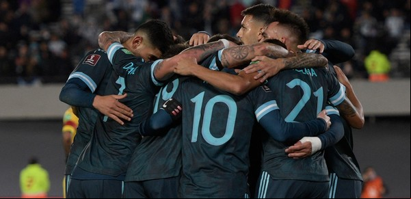 La Selección de Scaloni y la reconciliación con la historia de la mano del fútbol que le gusta a la gente