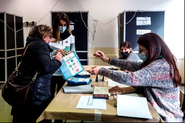 Segunda vuelta en Italia: eligen alcaldes de decenas de ciudades con Roma como el botín más importante